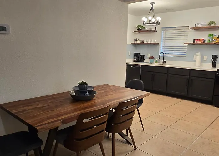Zzz Msg For 5 Percent Off Zzz 3bed 1bath Kingkingqueenbeds House Midtownphx Phoenix
